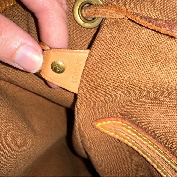 Louis Vuitton Montsouris MM - Picture 9 of 9